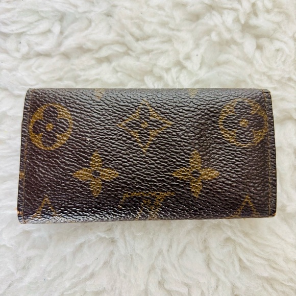 Louis Vuitton Monogram Leather Vintage 4 Hooks Key Holder - Picture 15 of 16